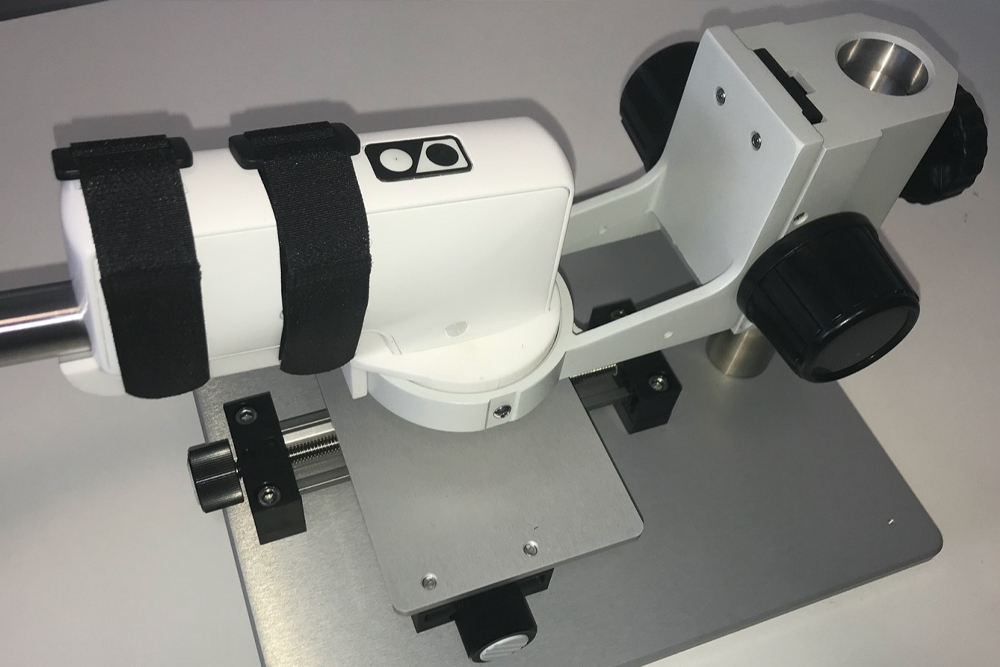VivoSight probe stand with VivoSight probe mounted