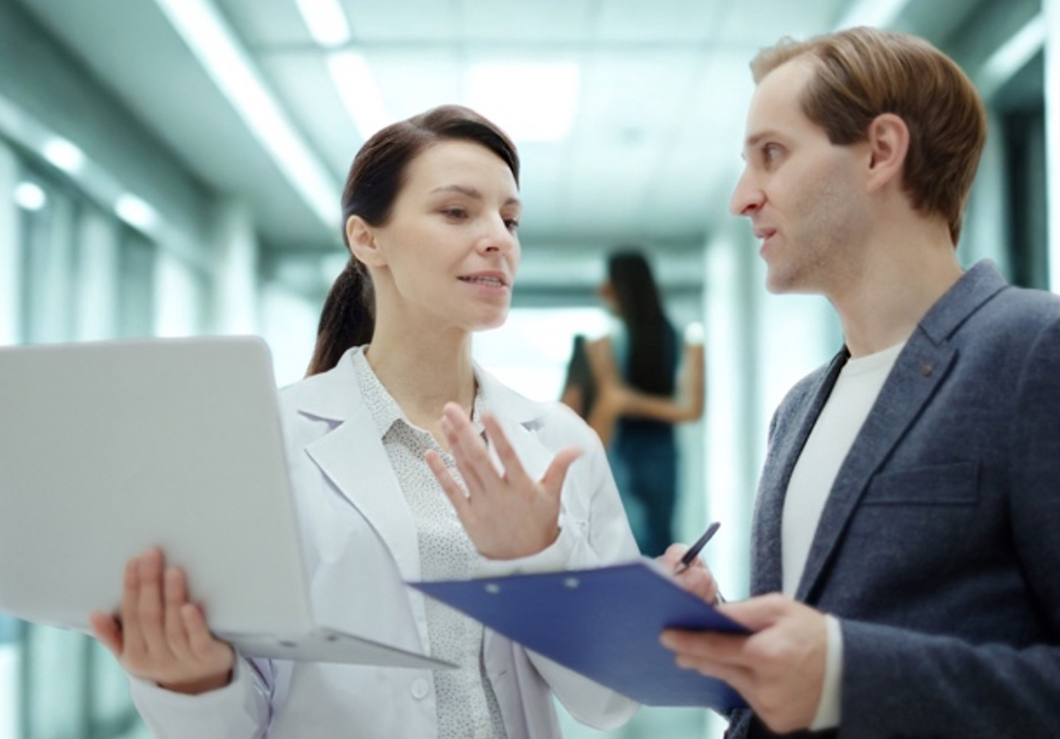 Clinician speaking with Service Agent